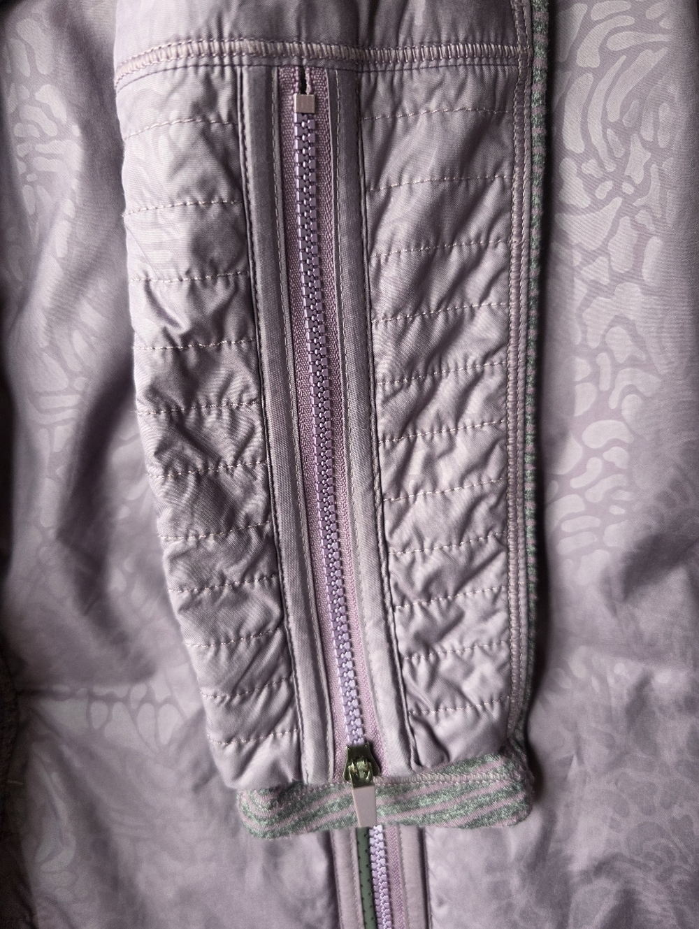 Lululemon Rebel Runner Jacket Petal Camo Embossed Purple Fog Colorway W4E86S - Picture 6 of 9